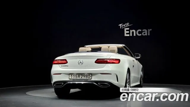 Mercedes-Benz E-Class 2018 thumb 9