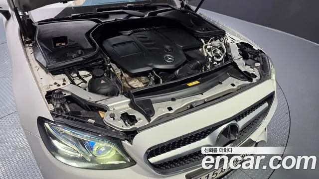 Mercedes-Benz E-Class 2018 thumb 10