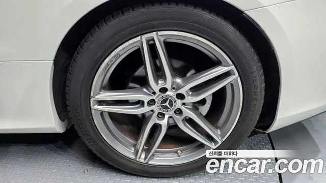 Mercedes-Benz E-Class 2018 thumb 8