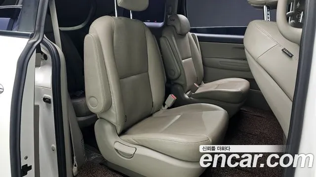 Kia Carnival 2018 thumb 11