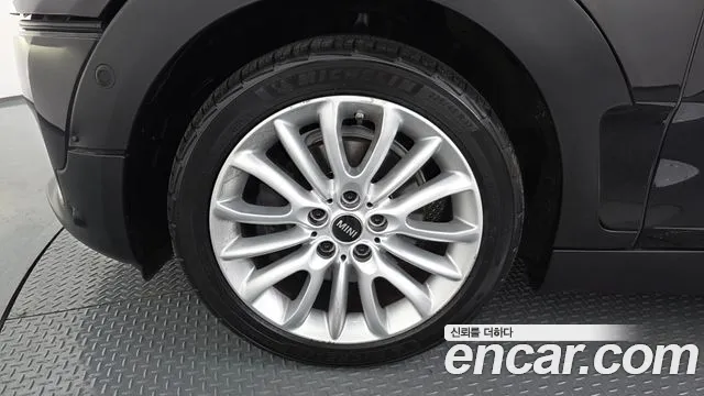 Mini Cooper Clubman 2019 thumb 6