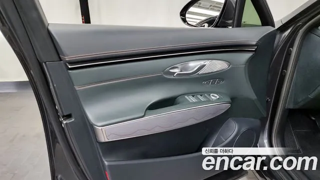 Genesis GV70 2021 thumb 9