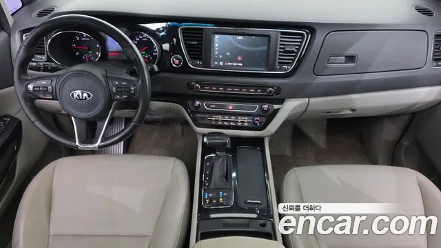 Kia Carnival 2016 thumb 6