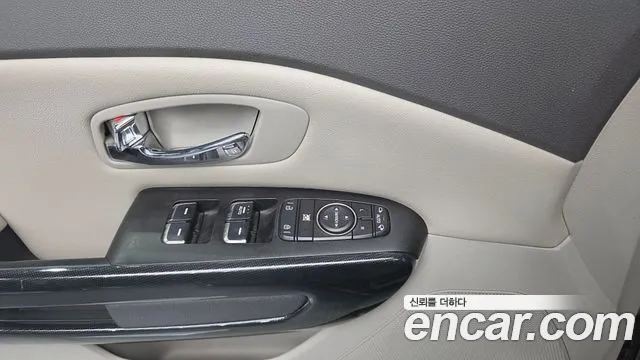 Kia Carnival 2016 thumb 2