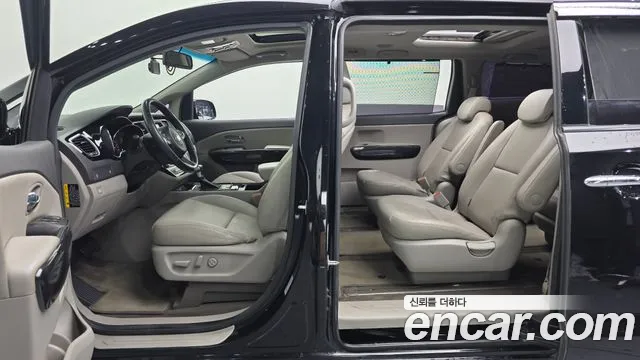 Kia Carnival 2016 thumb 7