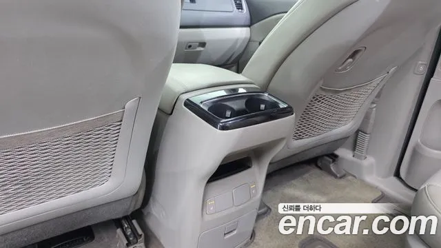 Kia Carnival 2016 thumb 9