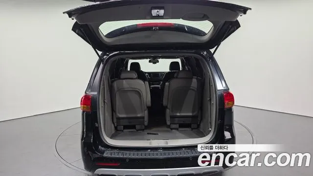 Kia Carnival 2016 thumb 4