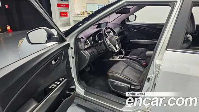 KGM Tivoli 2015 thumb 9