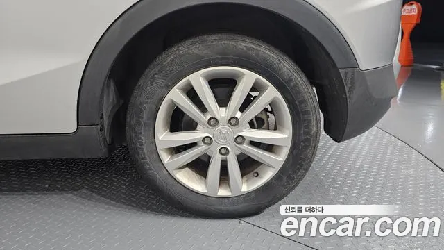KGM Tivoli 2015 thumb 5
