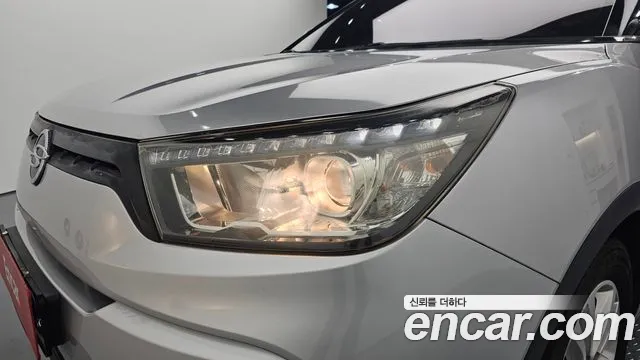 KGM Tivoli 2015 thumb 6