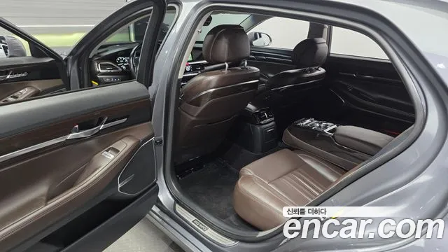 Genesis G90 2016 thumb 5