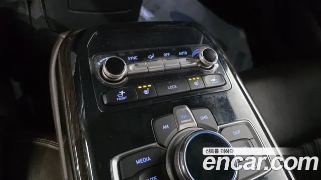 Genesis G90 2016 thumb 4