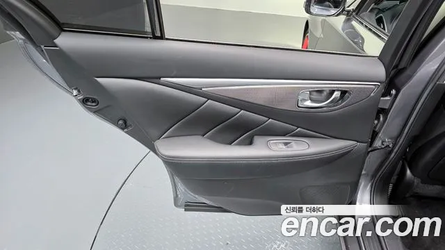 Infiniti Q50 2017 thumb 9