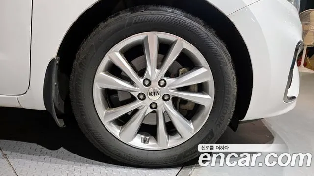 Kia Carnival 2020 thumb 5