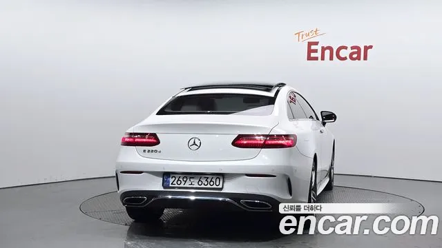 Mercedes-Benz E-Class 2019 thumb 12