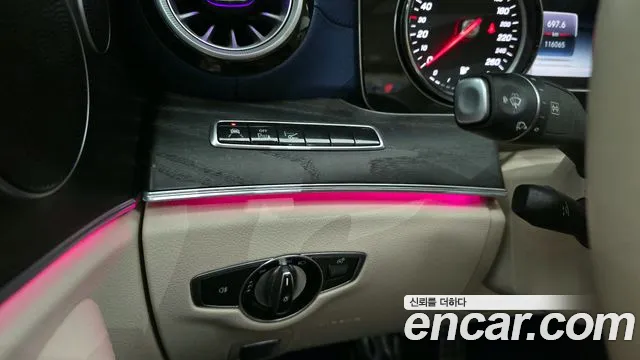 Mercedes-Benz E-Class 2019 thumb 3