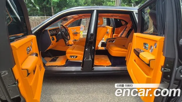 Rolls-Royce Phantom 2023 thumb 6
