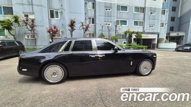 Rolls-Royce Phantom 2023 thumb 9