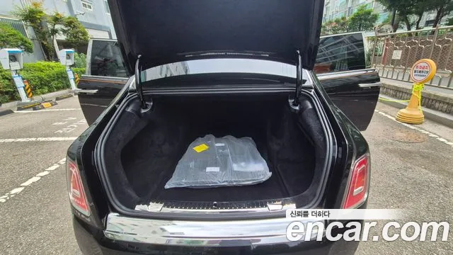 Rolls-Royce Phantom 2023 thumb 7