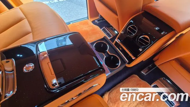 Rolls-Royce Phantom 2023 thumb 2