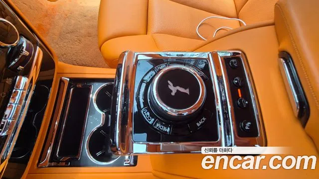 Rolls-Royce Phantom 2023 thumb 4