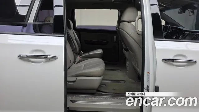 Kia Carnival 2018 thumb 10