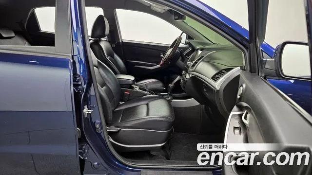 KGM Korando 2015 thumb 12