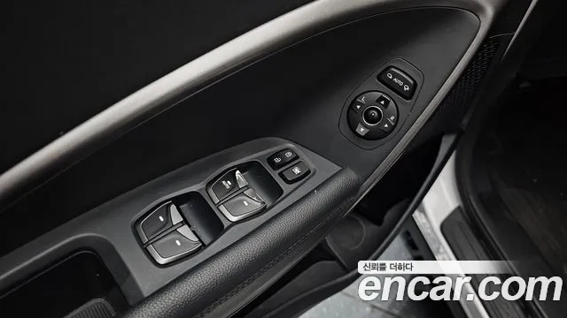 Hyundai Santafe 2016 thumb 6