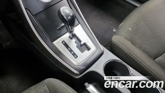 Hyundai Avante 2010 thumb 8