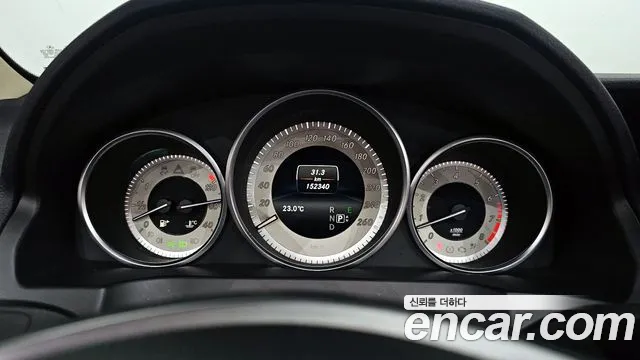Mercedes-Benz E-Class 2014 thumb 10