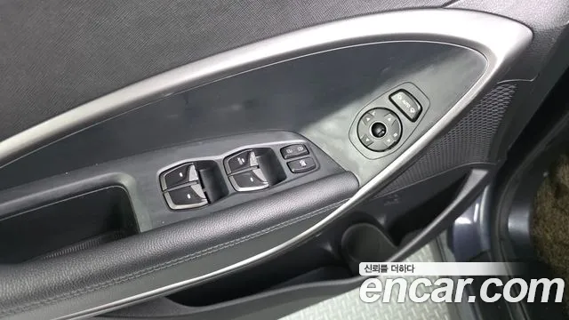 Hyundai Santafe 2018 thumb 9