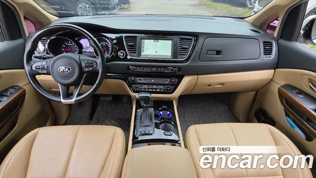 Kia Carnival 2017 thumb 5