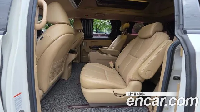 Kia Carnival 2017 thumb 4
