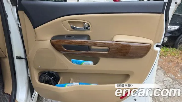 Kia Carnival 2017 thumb 8