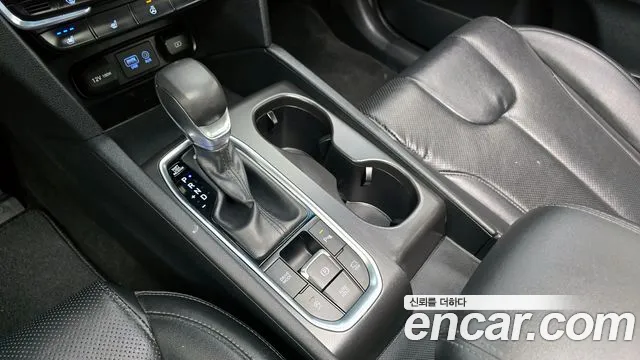 Hyundai Santa Fe 2018 thumb 8