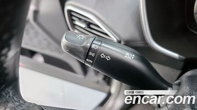 Hyundai Santa Fe 2018 thumb 3