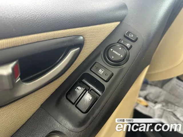 Hyundai Staria 2009 thumb 10