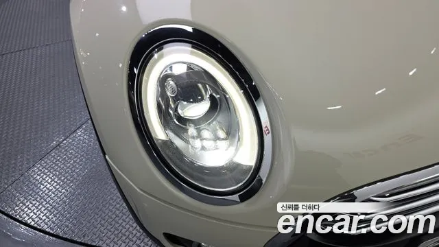 Mini Cooper Clubman 2017 thumb 12