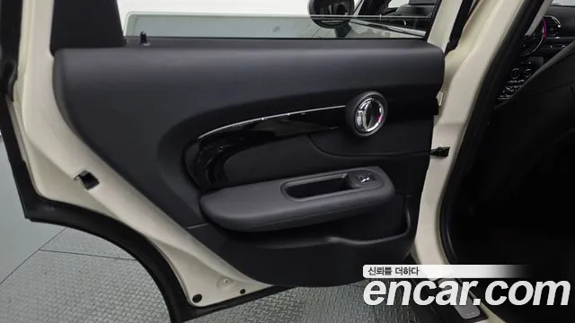Mini Cooper Clubman 2017 thumb 10