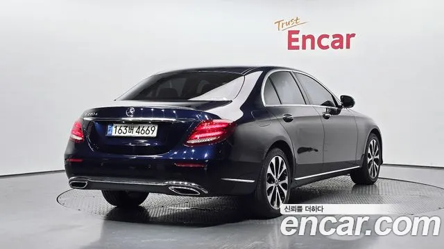 Mercedes-Benz E-Class 2019 thumb 10