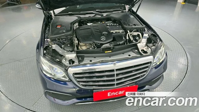 Mercedes-Benz E-Class 2019 thumb 9
