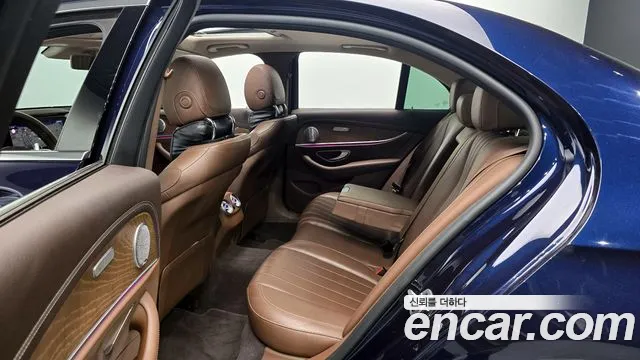 Mercedes-Benz E-Class 2019 thumb 11