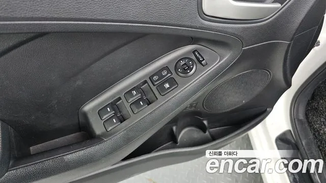 Kia K3 2013 thumb 8