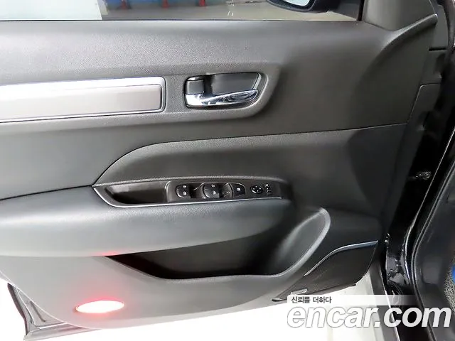 Renault QM6 2016 thumb 12
