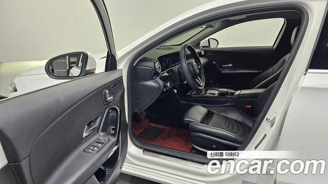 Mercedes-Benz A-Class 2020 thumb 3