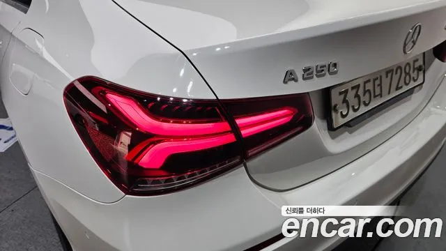 Mercedes-Benz A-Class 2020 thumb 4