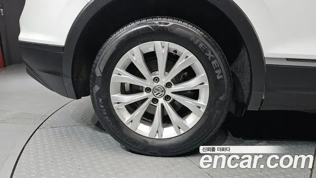 Volkswagen Tiguan 2018 thumb 11