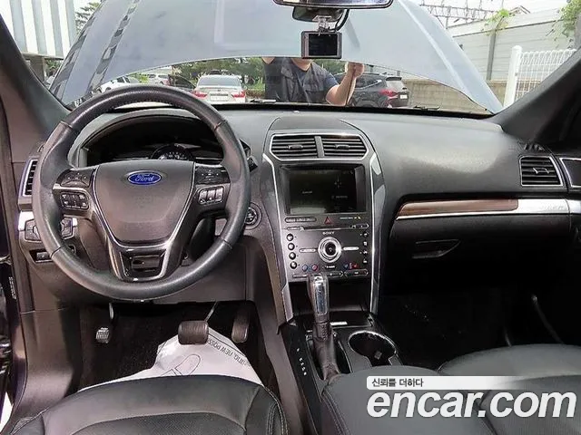 Ford Explorer 2017 thumb 7