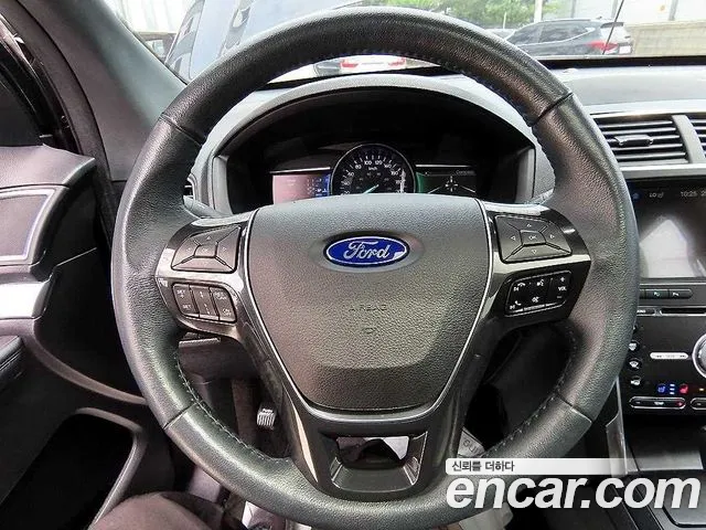 Ford Explorer 2017 thumb 11
