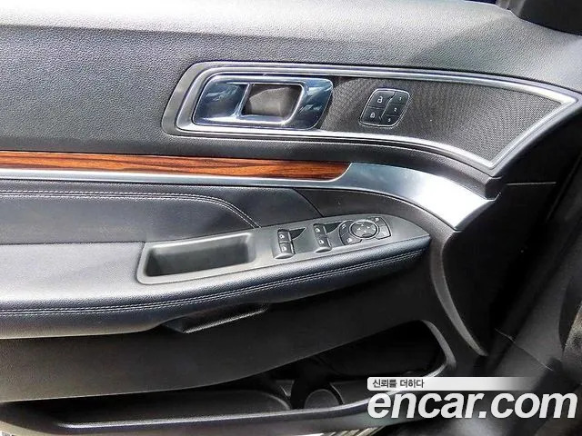 Ford Explorer 2017 thumb 2